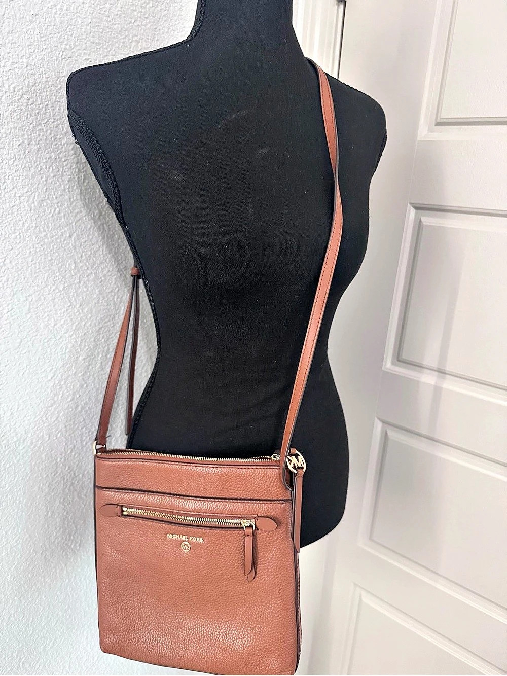 Michael Kors Jet Set Large Pebbled Leather Flat Crossbody Bag Brown
